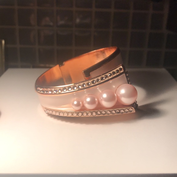 Nicholas Kirkwood Authentic Swarovski Atelier Gold Cuff. - Picture 4 of 8